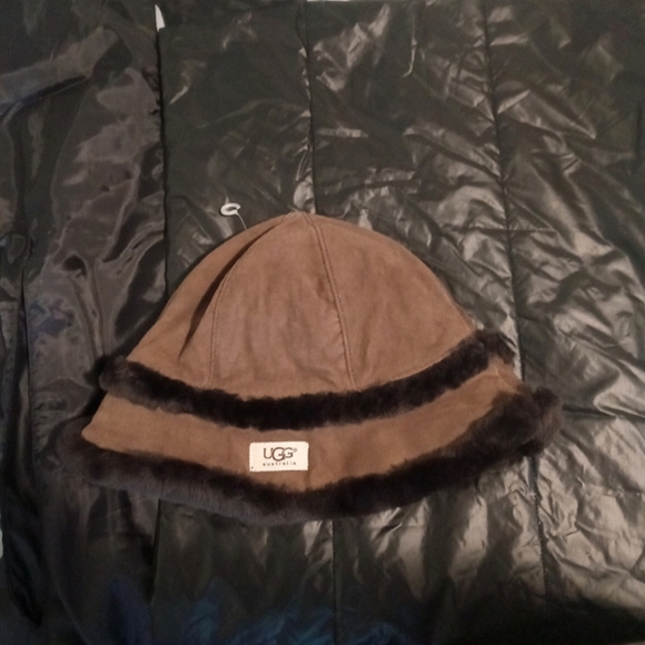 Brand New UGG Australia brown suede sheepskin bucket hat size L/XL